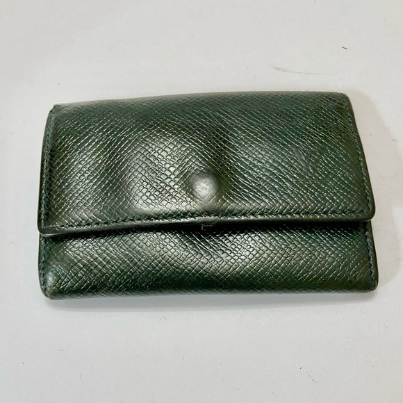 Louis Vuitton Green Taiga Leather 6-Hooks Key Case - Picture 12 of 12